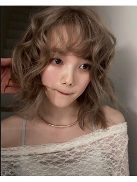 サイ(sai) 前髪/アンブレラカラー/こなれミディ/イメチェン/ウェーブパーマ