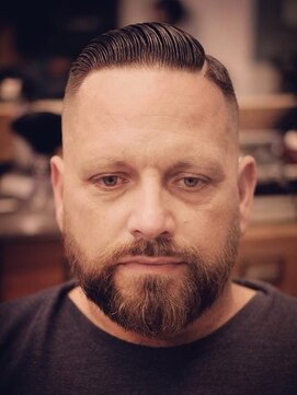 ザ チョップ ショップ ハラジュク(THE CHOP SHOP HARAJUKU) サイドパート + スキンフェード