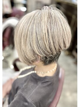 サーティエイト(38) 70代 アシンメトリー丸みショート/前下がりショートボブ/元町/