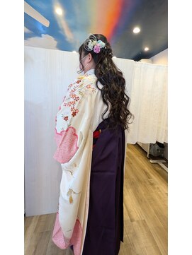 ももいろかぶとむし 【卒業式】袴着付け+波巻きハーフアップで愛されレトロモダン