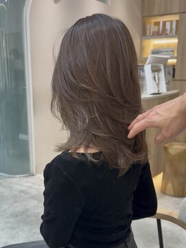 ウェイズ トウキョウ(Ways TOKYO) レイヤーカット　ミディアムヘア　かきあげヘア　かきあげ前髪