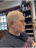 金髪ボウズ