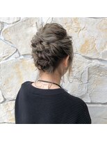 ヘアメイク ヴァロ(Hair Make VaLo)&nbsp;まとめアレンジ＋おくれ毛