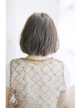 トレス プラス エヌ(TRESS+n) 20代30代40代　力を抜けるバルーンボブ　【堅田】