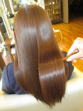 ヘアープロデュース ア ラ モード(Hair Produce A La Mode) しなやかストレート仕上げ