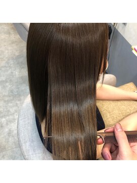 ジーナ 博多(Zina) ホワイトアッシュエアリーミディ/黒髪ショートパーマ