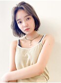 小顔レイヤーボブ　グレーベージュ　フレンチカジュアル