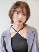 大人可愛い20代30代40代小顔ワンサイドショートボブ丸み前下がり