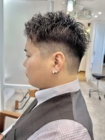 ロミーオム 本厚木(ROMMY. Homme)&nbsp;刈り上げツイストパーマ無造作アップバングビジネスメンズヘア