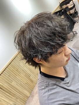 クオル 立川(QOL) 無造作な質感と襟足を残したスタイルの相性抜群！