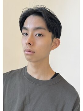 リンクス(Links) ナチュラルリバースセンターパート(黒髪刈り上げツーブロック)