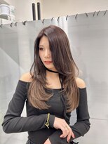 ロムーク 表参道(LOMKH)&nbsp;ミディアムレイヤーロングレイヤーカット顔周りベージュ