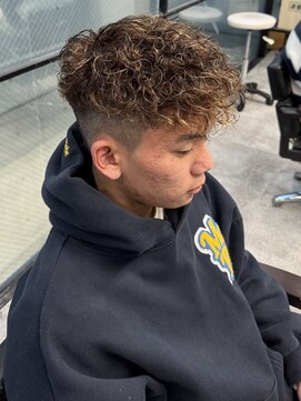 イーラ(era) スペインカール茶髪メッシュスパイラルパーマ平巻き