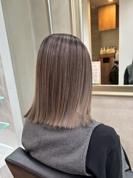 ヘアプレイスソル (HAIR PLACE SoL) 切りっぱなしミディアム/ハイトーンカラー/モカベージュ