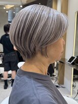 ソワネ 表参道(soigne)&nbsp;表参道白髪ぼかしハイライトマッシュショートアッシュグレー40代