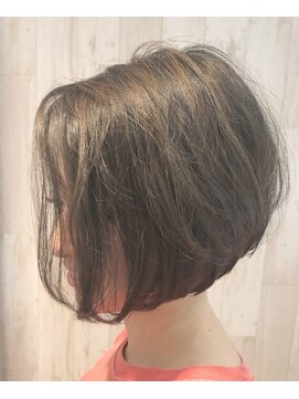 マニス(manis) 【大人可愛い30代・40代・50代◎】大人っぽいショートボブ