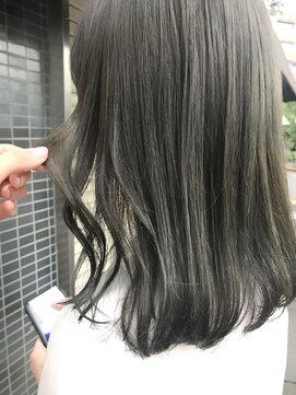 ネイヴィル(navile) ◎赤みのない透け感グレージュ