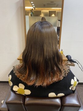 キャラ 池袋本店(CHARA) インナーカラーで垢抜ける！流行りのオレンジカラー外ハネミディ