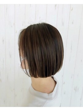 ラウレア(Laule'a) 大人の切りっぱなしボブ