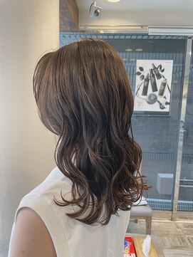 ティアラ 桜木町(TIARA) REAL SALON WORK～ミディアムレイヤー/グレージュ/波巻き