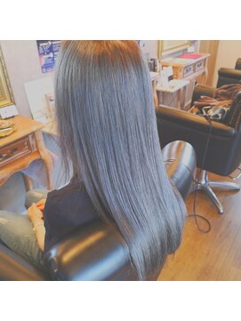 ヘアーアンドビューティ カリテス(Hair & Beauty Charites) 暗めアッシュ