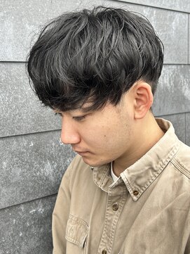 ヒュイル バイ ニアウ(Hwyl by Niau) メンズマッシュツーブロックスパイラルパーマニュアンスパーマ