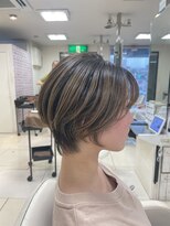 ショコララテ&nbsp;20代30代前下がりストレート小顔補正立体カット