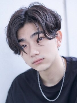 エイド 渋谷(aid) 毛流れセンターパートカルマヘア韓国風ショート刈り上げツーブロ