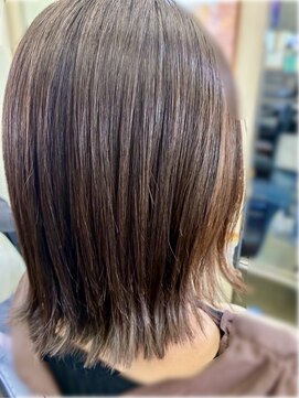 ピックアップ(Pick UP) 短めボブ　　外はね　　切りっぱなし　　ストレート