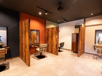 カームズ スパアンドカラー(CALMS)の写真/【半個室の広々空間】穏やかな雰囲気の"CALMS spa&color"で、特別なひとときを過ごしませんか？