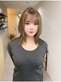 くすみベージュと顔まわりレイヤーで今っぽい◎