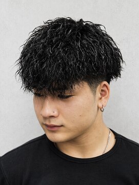 スター(STAR) 黒髪マッシュ×無造作パーマ｜ツイストスパイラル