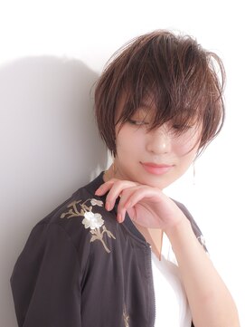 ムーン(moon) ストレートショート