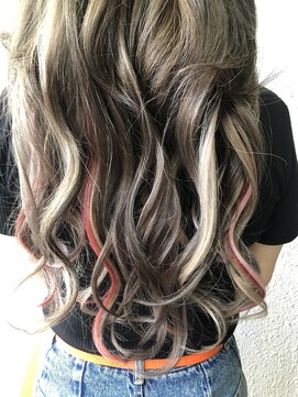 ディー エメ(D-aimer-) グレーとアッシュとピンクの相性　【カラー・エクステ】