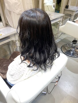 カラリア(COLORIA) 【黒髪戻し☆】透明感＆つやつやブラック×ゆるふわウェーブ♪