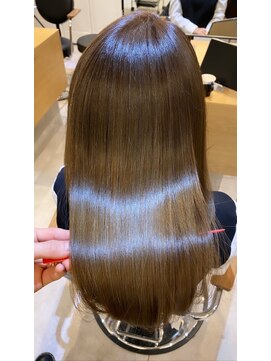 ジーナ セントラル銀座(Zina) 小顔オリーブカラーボブルフハイライトカラークールショート