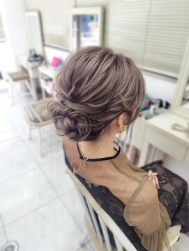 リサ 恵比寿(risa.) 下メにまとめたアップスタイル