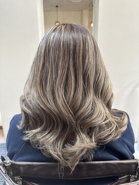 オリーブ 美容室 海外風ハイライトカラー×レイヤーカット