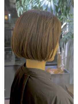 ウェーブ(WAVE) 艶感重視大人向け前下がりボブ