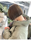 切りっぱなしボブ×オリーブベージュ×ミニボブ