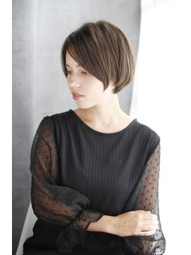 フォーハウス プラスエヌ(FOURHAUS +n) 20代30代40代　キレイを促す憂いショート【草津】