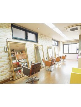 開放感のある落ち着いた空間で貴方に寄り添った再現性の高いスタイルを提供します！