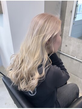 ウェルブ(Welb.) 巻き髪×ホワイトベージュ