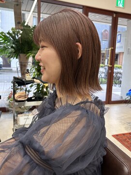 ルックアット(Look at) 【Look at】20代30代40代ピンクベージュ切りっぱなし外ハネボブ