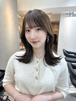 レイヤーカットデザインカラーオリーブベージュウェットヘア