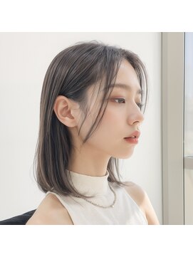 ブレス(BRACE) 「ミディアムヘアで、エレガントさと動きのあるスタイルを」
