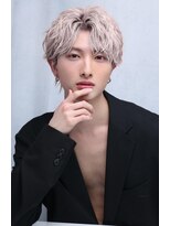 リップス 梅田ロフト(LIPPS)&nbsp;ホワイトシルバーアッシュサーフフェザーショート