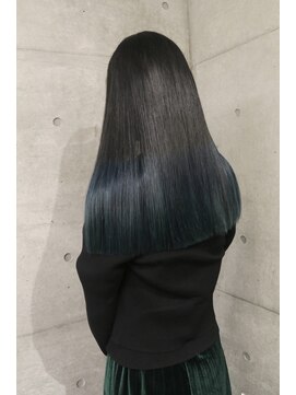 オーオシカシカスペース(OOO YY Space) ライン感を強調したエメラルドグリーンのエンドカラー