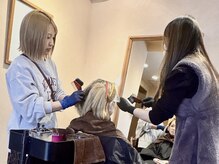 ワームス(warmth)の雰囲気（お客様とスタッフ(*^^*)）