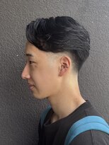 ヤスムラ(YASUMURA)&nbsp;癖毛活かし大人男子テーパーフェードスタイル【理容室/顔剃り】